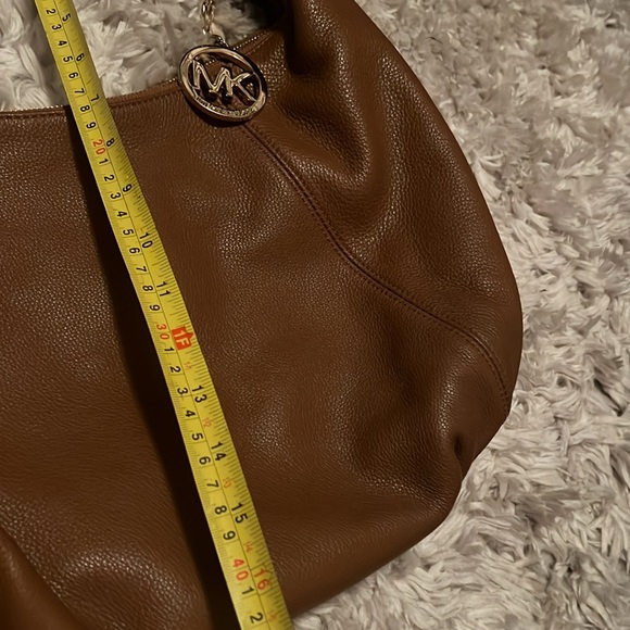 Michael Kora shoulder bag very nice like brand new no stains smoke free owner - Picture 9 of 13
